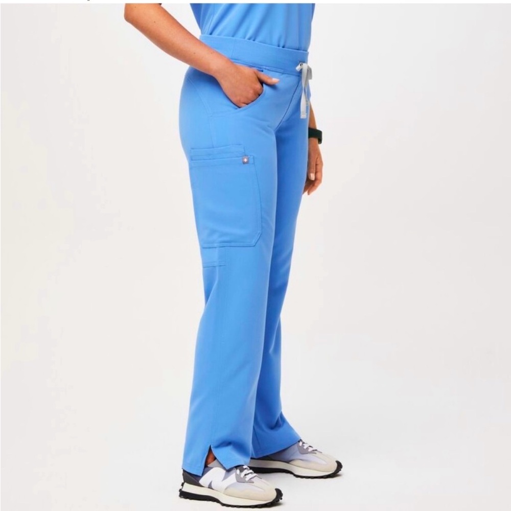 FIGS Kade Cargo Scrub Pants wide leg Ceil Blue Large
